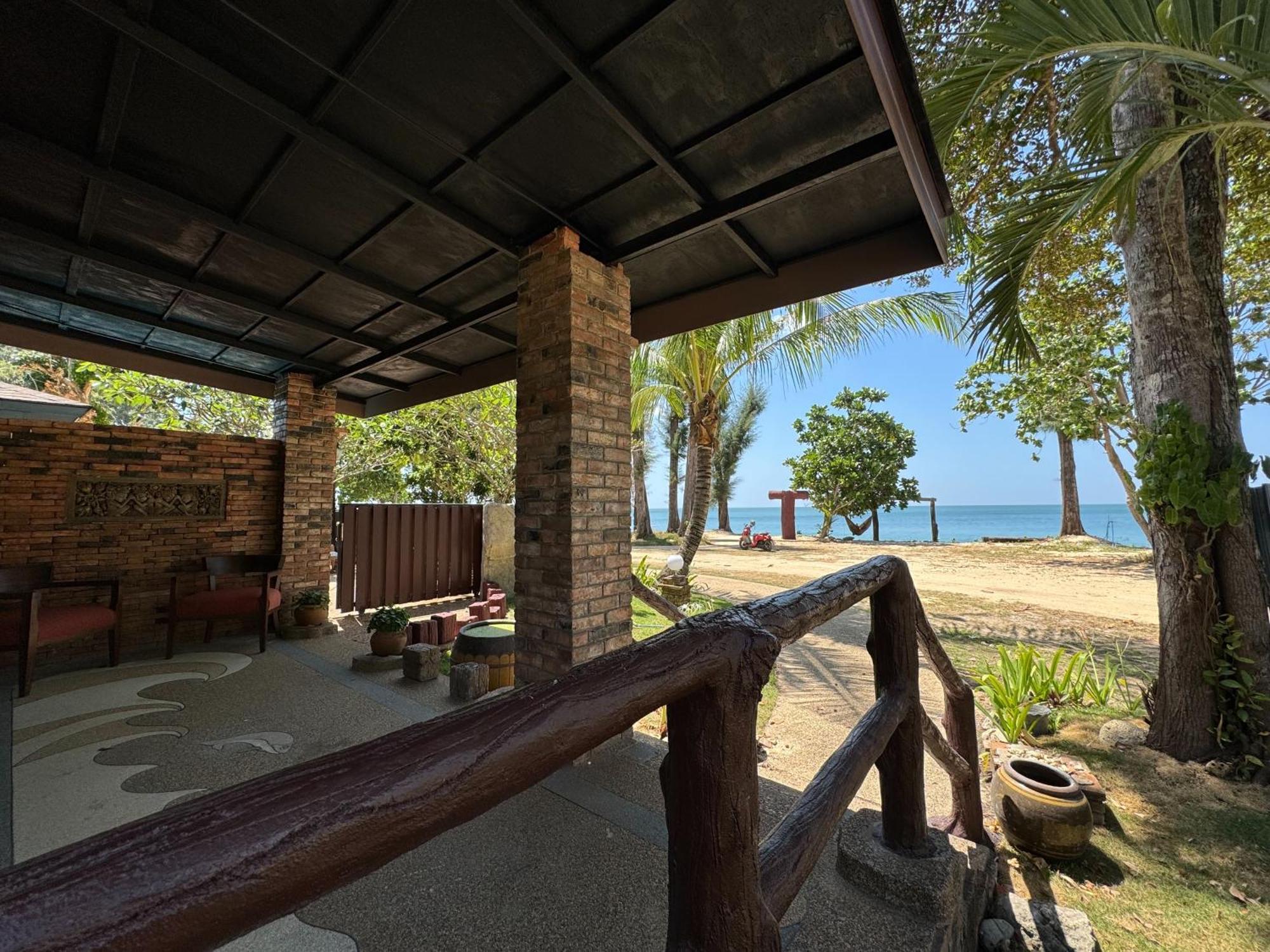 Beach Bungalow At Lanta Resort Ko Lanta Exteriör bild